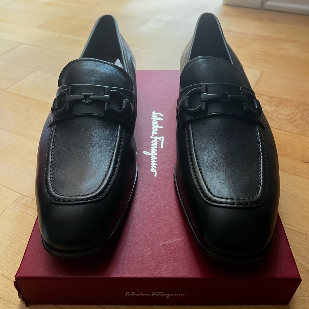 Brand New Never Worn Mens Size 10EE Salvatore Ferragamo Dress Shoes.